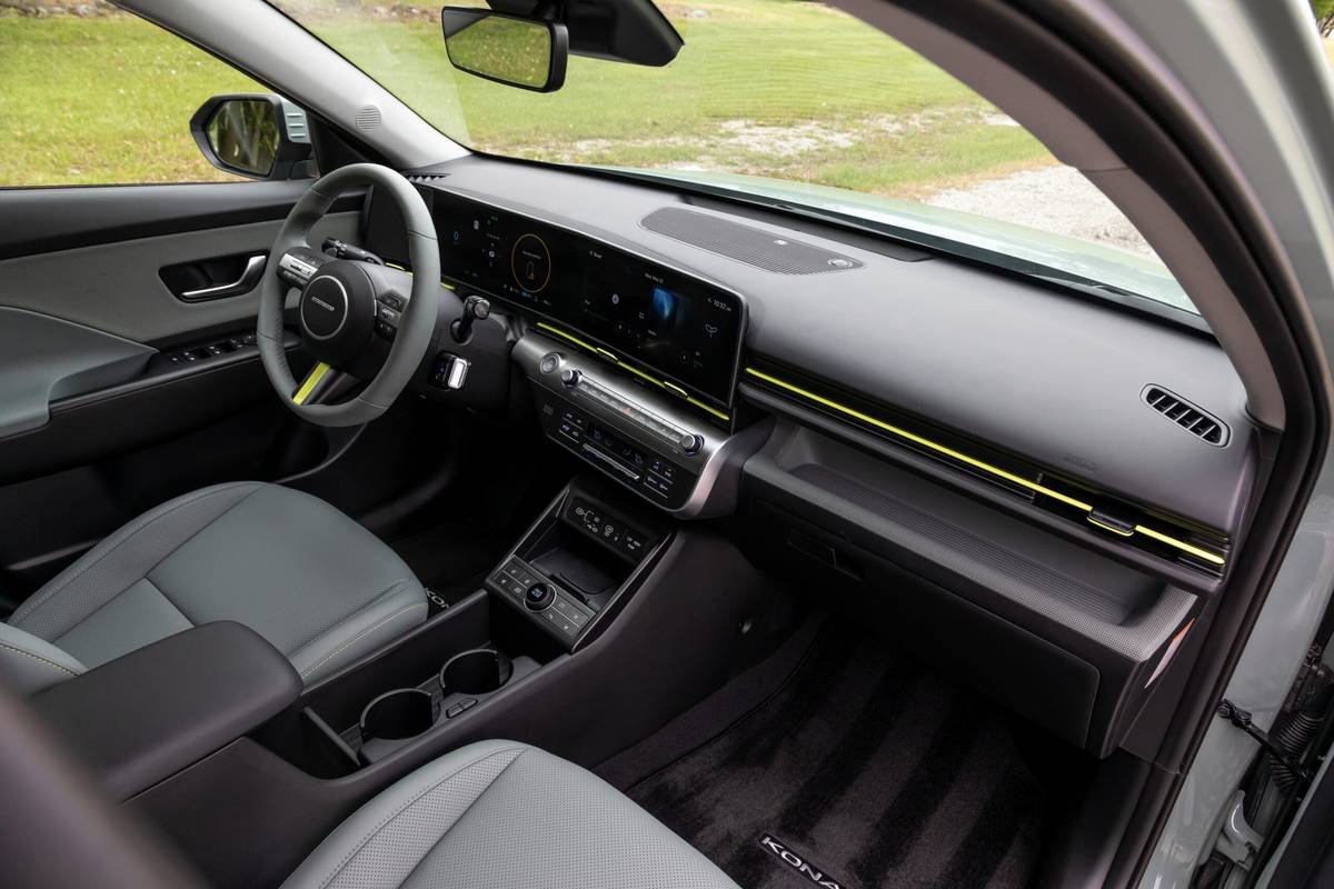 hyundai kona electric 2024 19 interior front row scaled jpg