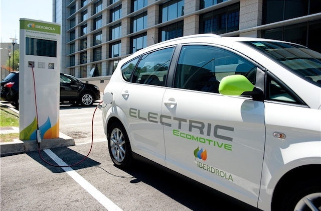 Iberdrola and Eroski to install 1,000 electric vehicle charging points at 300 of group’s sites Iberdrola and Eroski to install 1,000 electric vehicle charging points at 300 of group’s sites