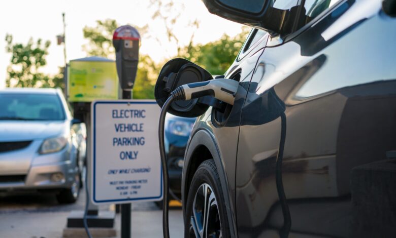 Electric vehicle market and policy developments in U.S. states, 2023 Electric vehicle market and policy developments in U.S. states, 2023