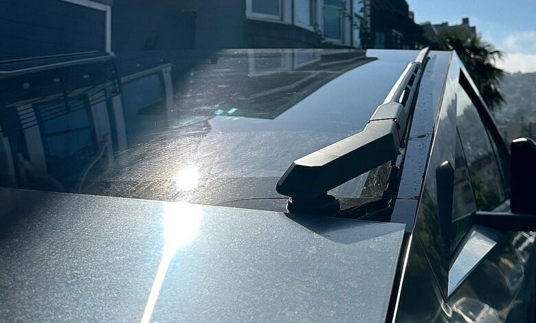 Tesla temporarily pauses Cybertruck deliveries again Tesla temporarily pauses Cybertruck deliveries again