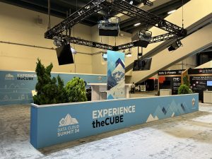 TheCUBE is on set at Snowflake Data Cloud Summit 2024.