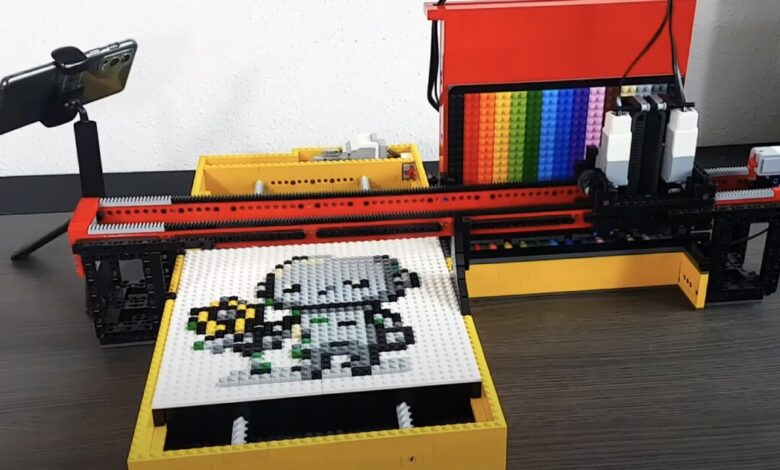 A robot ‘printer’ made entirely out of Lego A robot ‘printer’ made entirely out of Lego