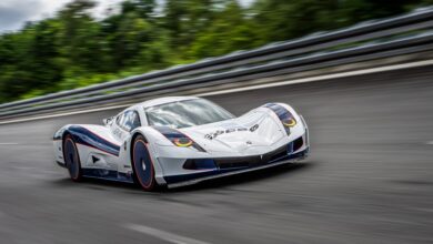 Owl electric hypercar flies to 438.7 km/h to set new world record