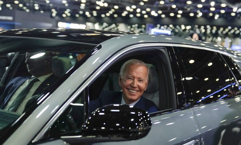 EPA issues new auto rules aimed at cutting carbon emissions, boosting EVs EPA issues new auto rules aimed at cutting carbon emissions, boosting EVs