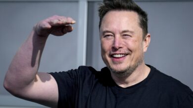 How Elon Musk’s .9B Tesla pay package compares with the most generous plans for other U.S. CEOs