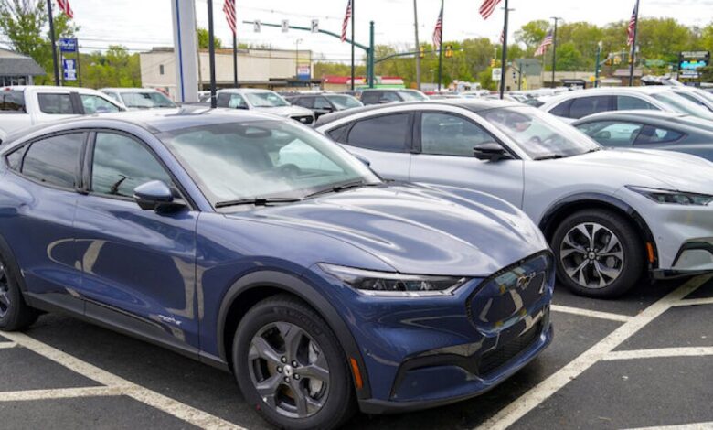 Ford expands EV sales to all 2,800 dealers in the United States Ford expands EV sales to all 2,800 dealers in the United States