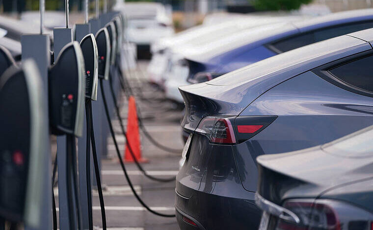 Electric vehicles put charge into Hawaii’s auto sales Electric vehicles put charge into Hawaii’s auto sales